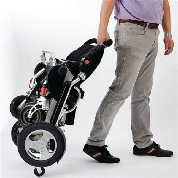 P209 | Çok Hafif Akülü Tekerlekli Sandalye