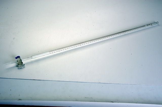 BÜRET MUSLUKLU (25 ML)