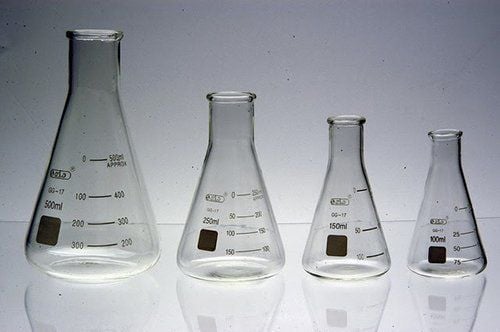 ERLENMAYER (100 ml. Cam)
